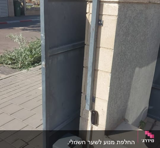 שער חשמלי עם מנוע והתקנה חיצונית